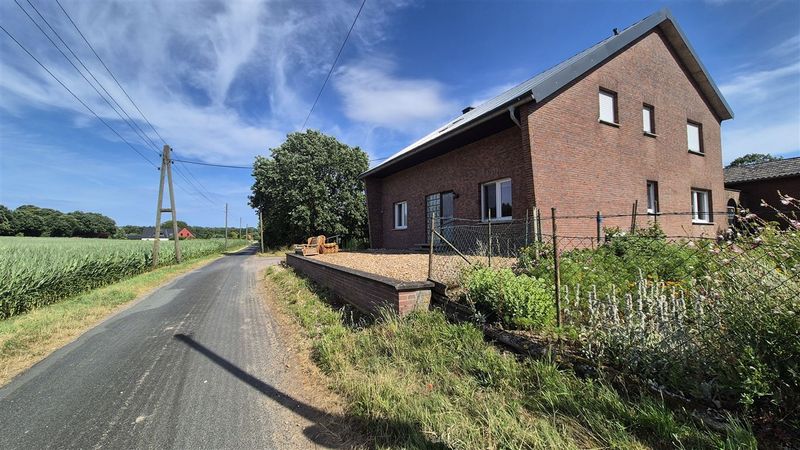 Idyllisches Landanwesen mit Zweifamilienhaus, Cottage, Scheunen und ca. 21.662 m² Grundstück